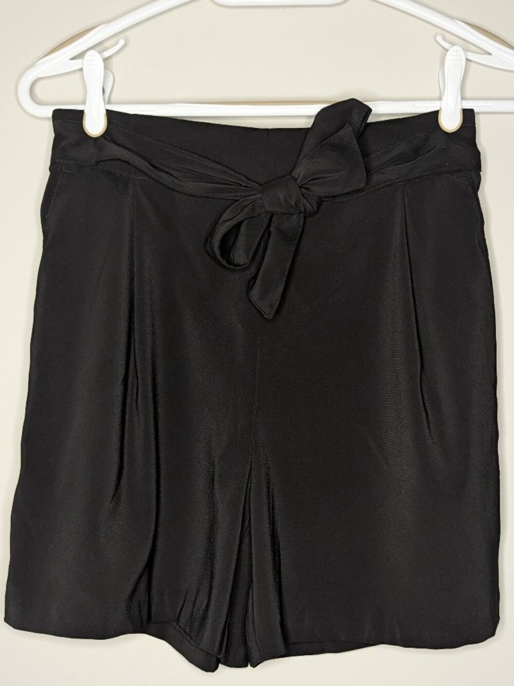 New Look Black Flowy Front Tie Pleated Short Size 6